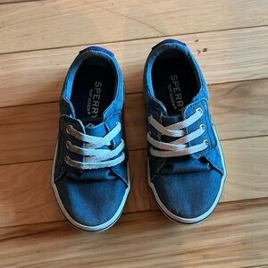 Navy Sperry casual sneakers